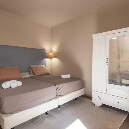 Jo's Place 3* Lisbon